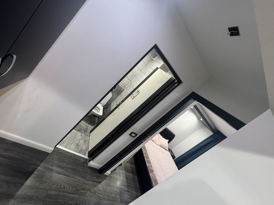 Vand apartament 2 camere renovat cu simț de rǎspundere