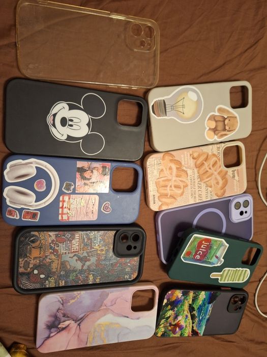 iPhone 12 в отлично състояние и 10 калъфа към него