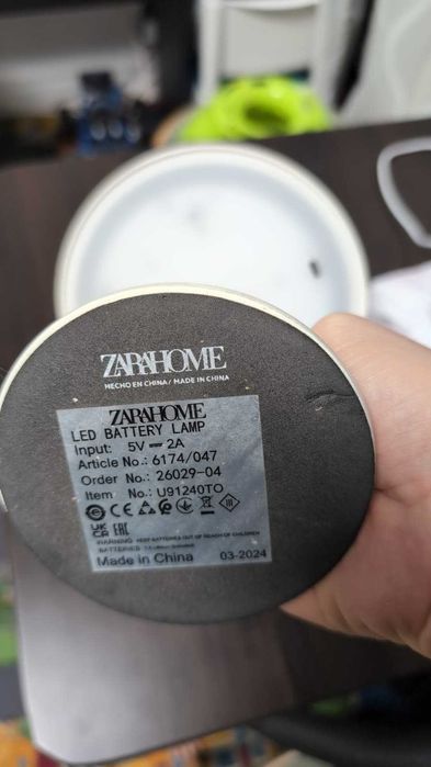 Veioza tactila lumina calda redus 10%