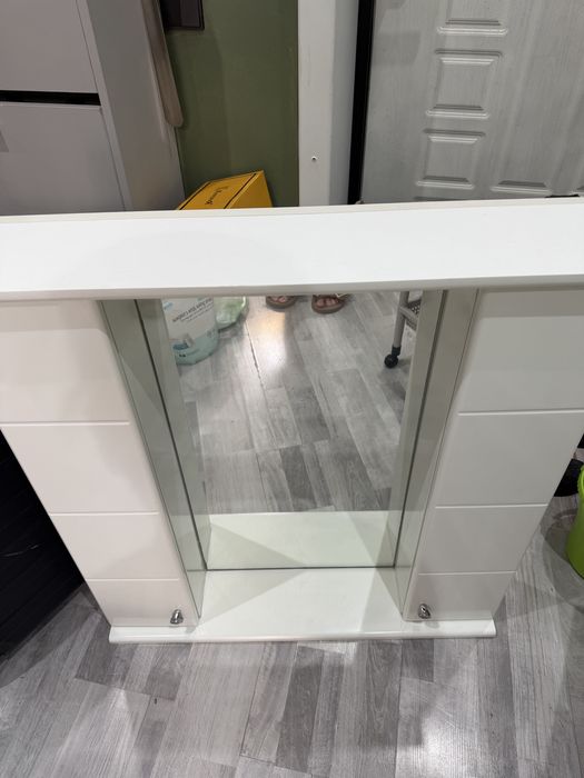 Шкаф с зеркалом для ванны