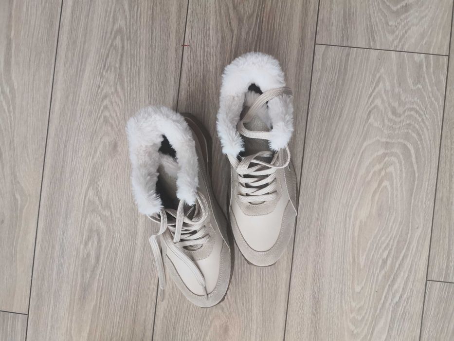 Дамски спортни боти