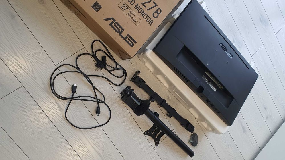 Vand suport reglabil de birou pentru monitor 13''-32'', negru, din metal, in stare excelenta