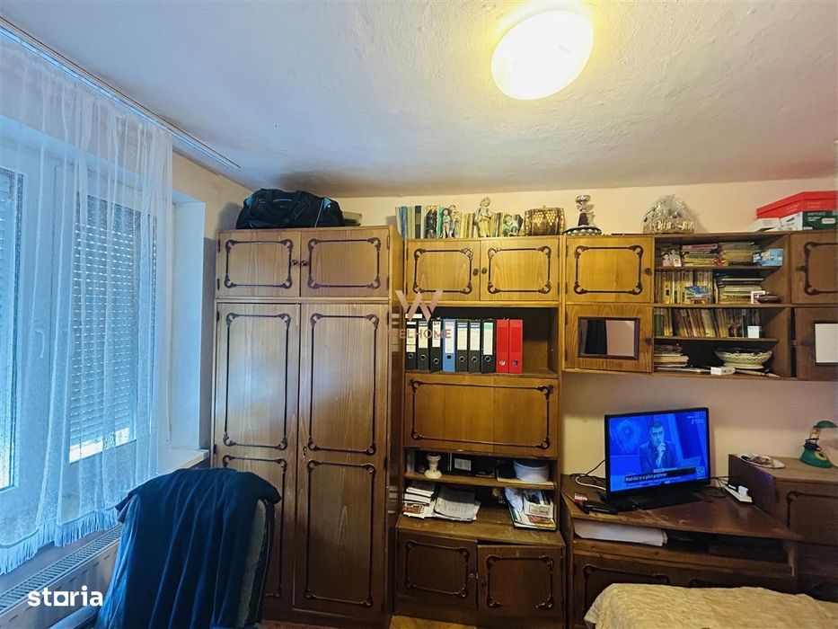 Apartament 3 camere,  zona Cedonia, cu balcon, la cheie