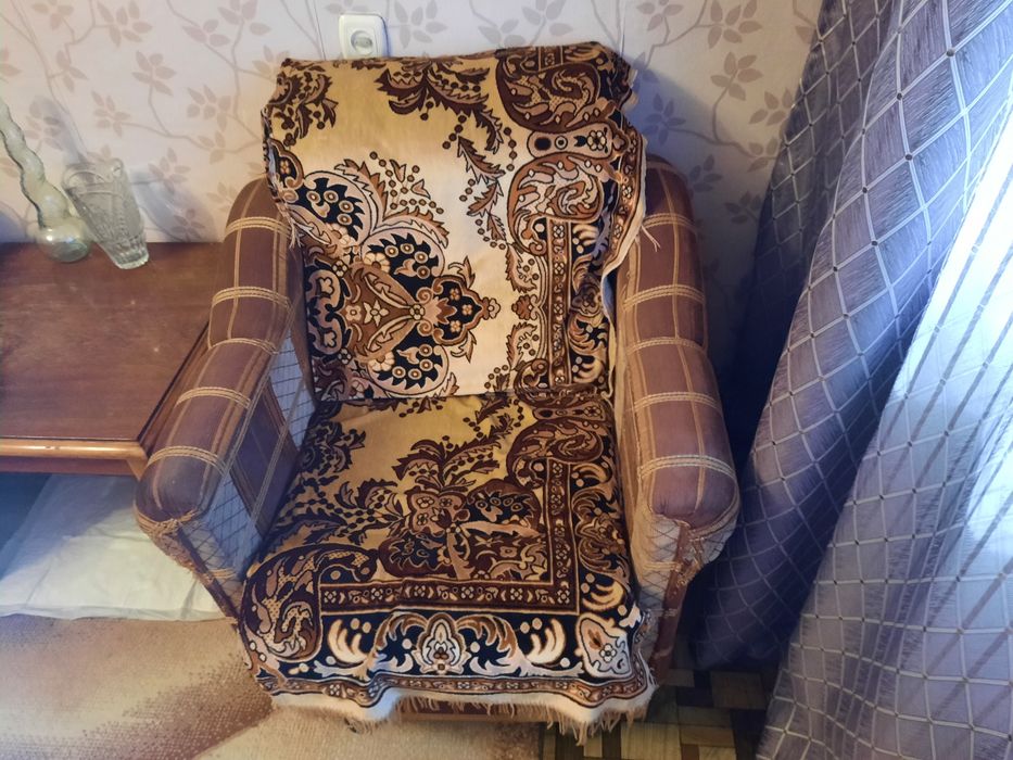 кресла и кофейный столик