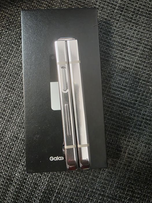 Телефон SAMSUNG Galaxy Z Flip 5