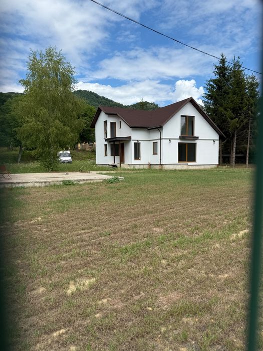Vând  casă în Tăuții de Sus