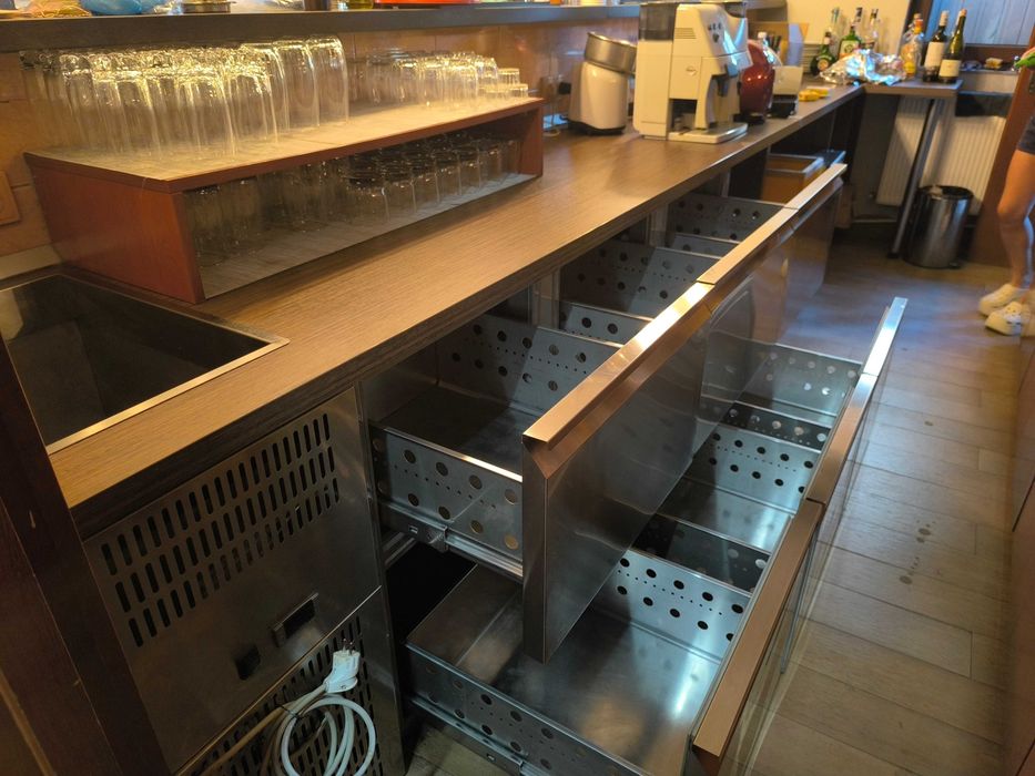 Masă frigorifică profesională inox incorporabila – 6 sertare + cuvă frigorifică  214x70x85