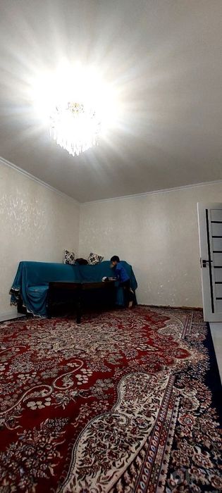 Уч хонали уй Сотилади