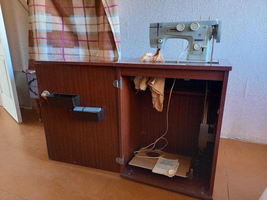 швейная машина .