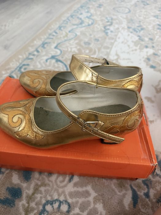 Золотые туфли для танцев