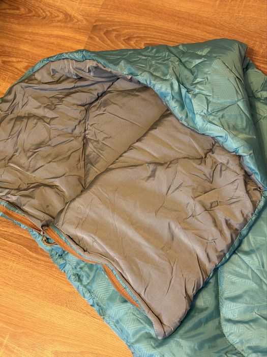 Vand sac de dormit 2 bucati