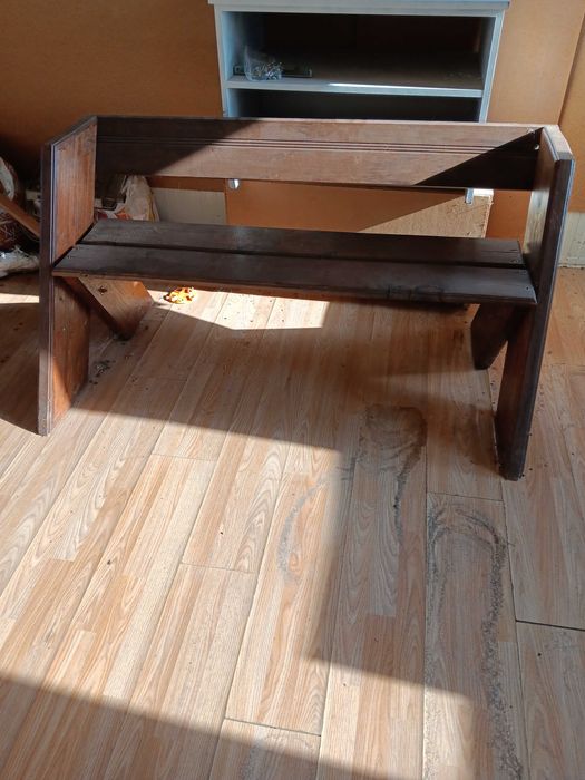 Дървена пейка триместна