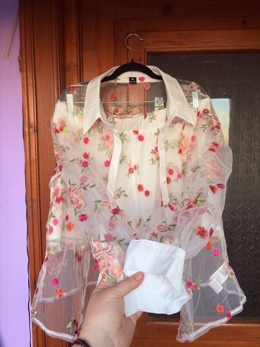 Compleu superb brodat