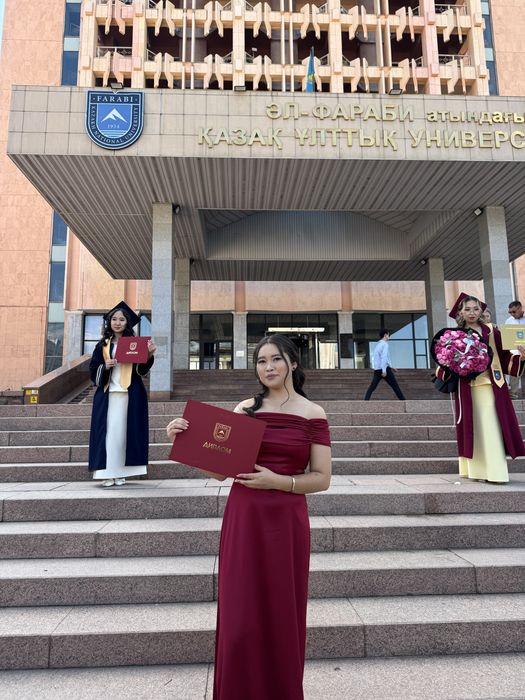 Вечернее платье на выпускное и т.д.