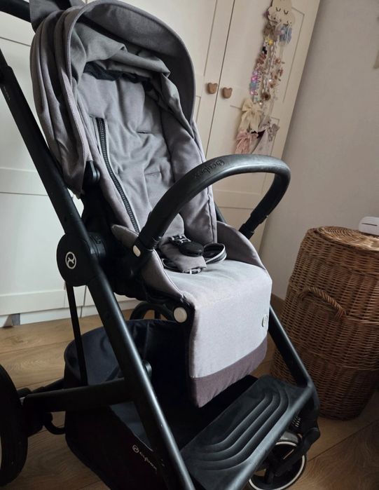 Vând căruț Cybex