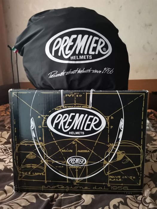 Карбонова Каска за мотор Premier Hyper Carbon 2 броя