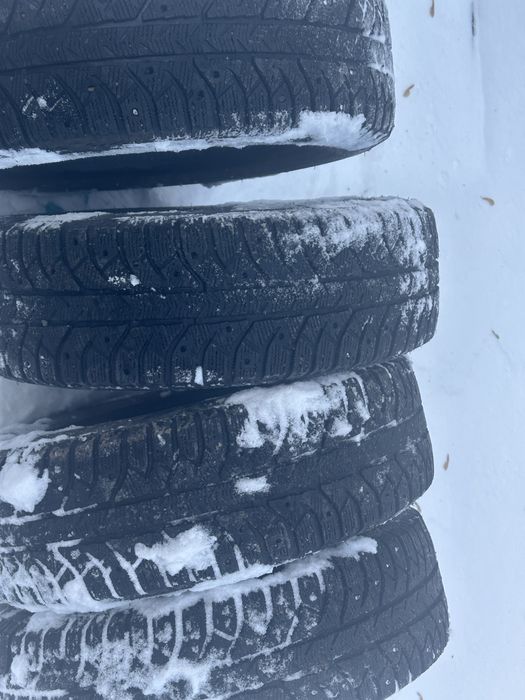 Продам зимние шины на 15