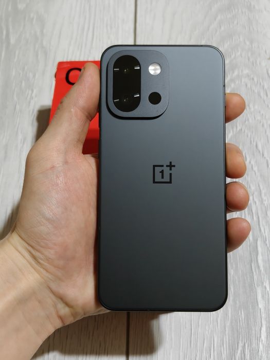 One Plus 13T 256 gb Ram 12+12 5G