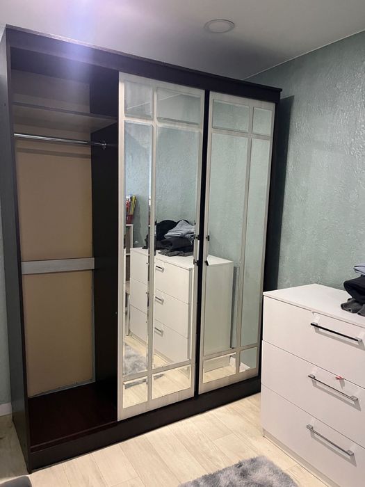 Продам шкаф срочно