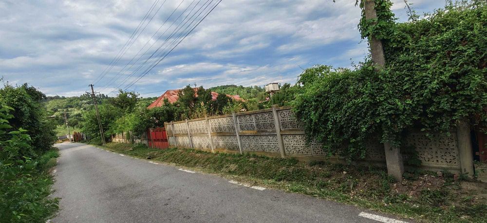 Teren intravilan cu casa bătrânească
