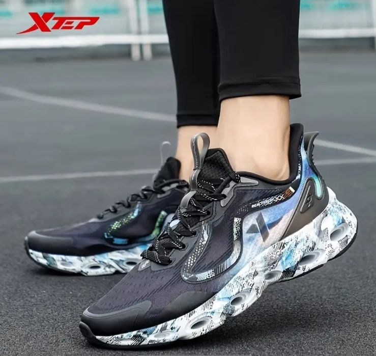 Продам новые кроссовки Xtep