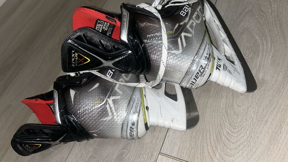 Хоккейный профессиональный коньки bauer hyperlite 1