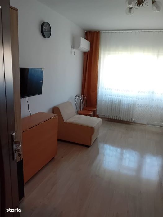 Titan Piata Minis parc metrou prima inchiriere
