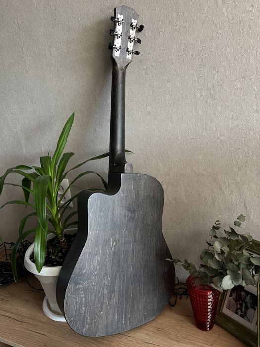 Акустическая гитара