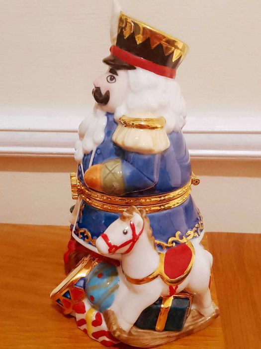 Кристална кошница и Порцеланова коледна кутия "Войник"