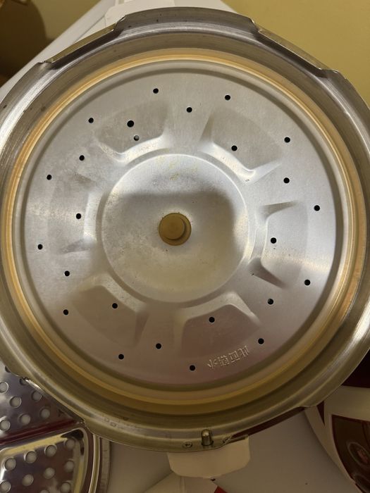 Продам мультиварку Sinbo новая