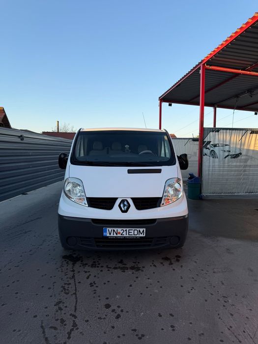 Renault Trafic 2.0 dCi • 2013 • 6 locuri • 275.900 km