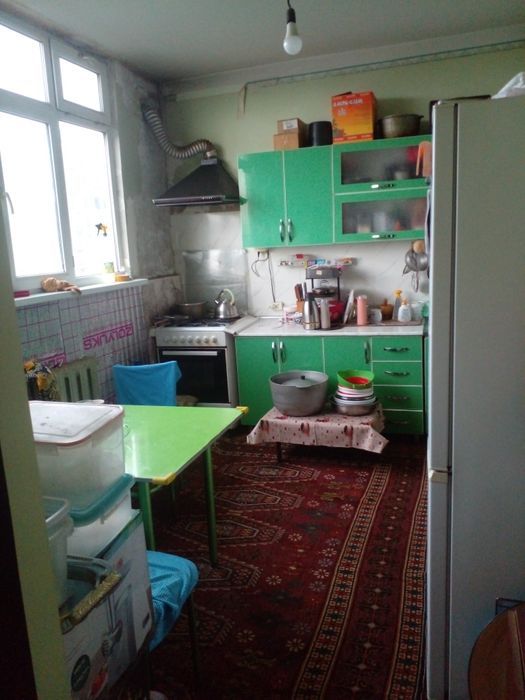 Uy sotiladi:2xonali (80kvm )