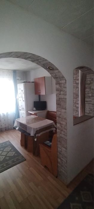 Vand apartament cu 2 camere, zona 9mai