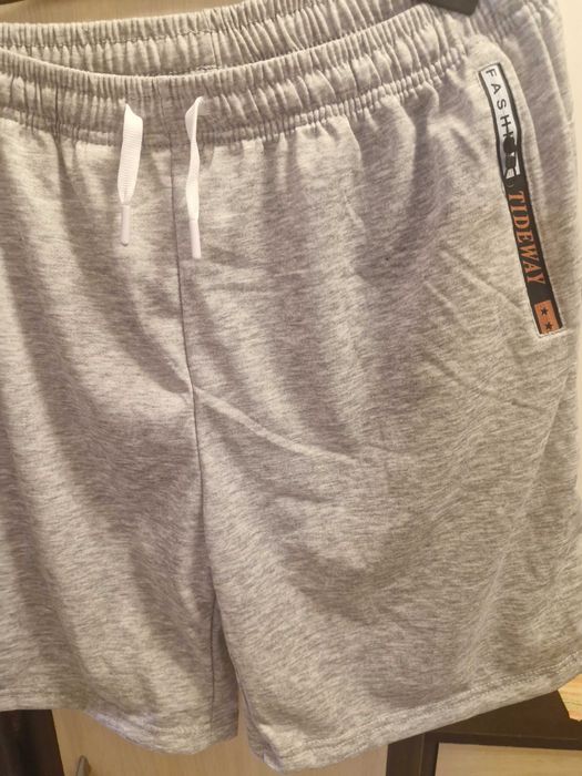 Продават се мъжки къси панталони