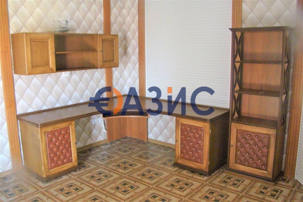 Луксозна десетстайна вила с асансьор и басейн на парцел от 969 кв. м.,