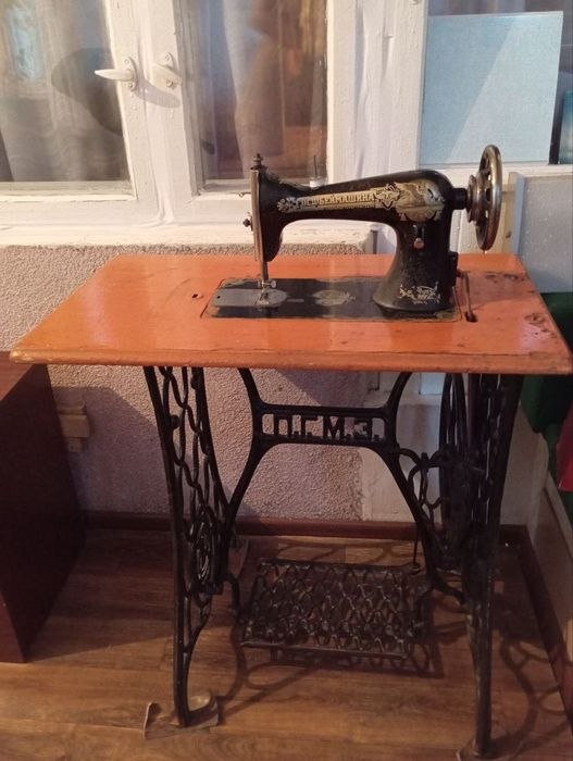 Швейная машинка зингер