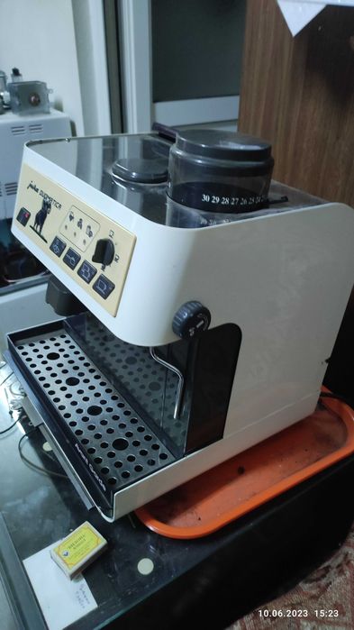 Кафемашина робот комбинирана