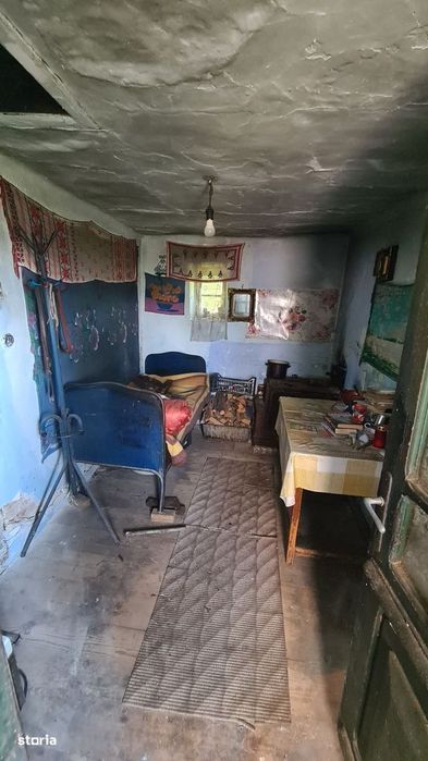 Casă bătrânească de vânzare în comuna Ciofrângeni, județ Argeș.