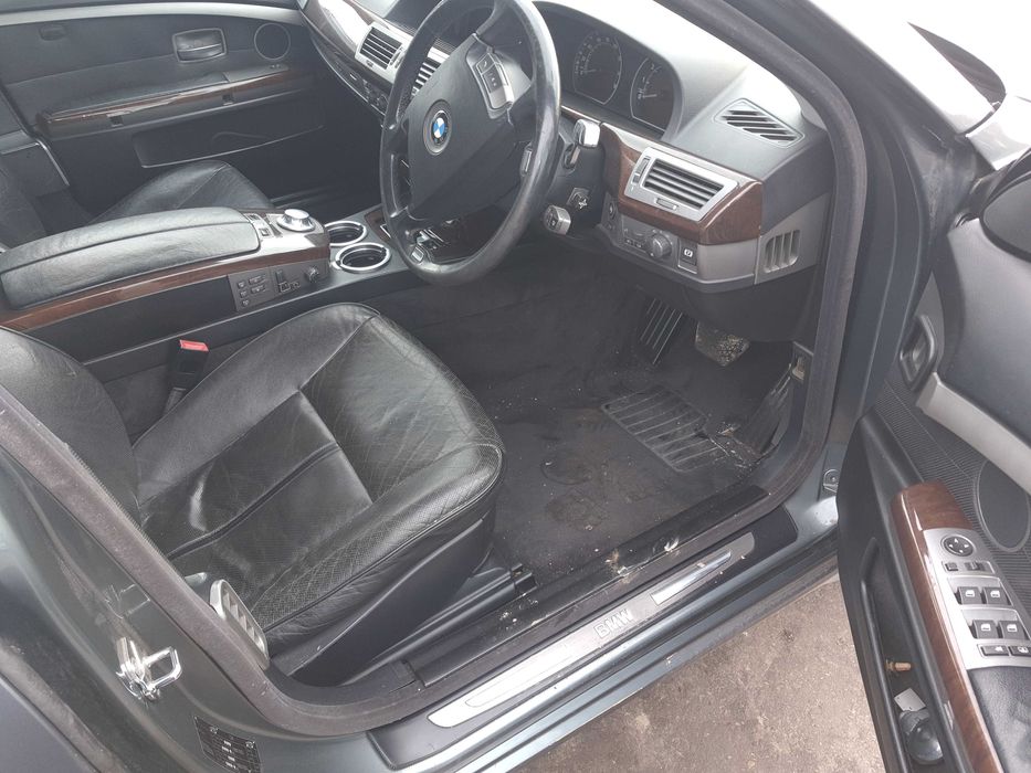 На части! BMW 735 i