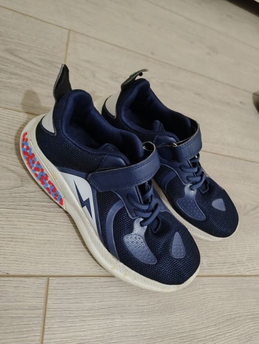 Adidași copii (masuri: 35,5 -36 -37)