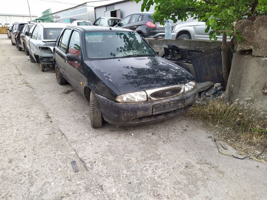 Продавам на части FORD FIESTA 1.3