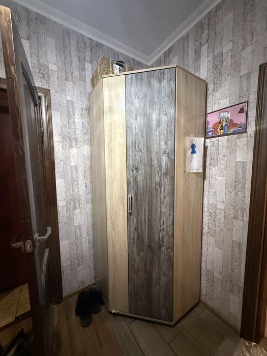 Шкаф в прихожую в отличном состоянии