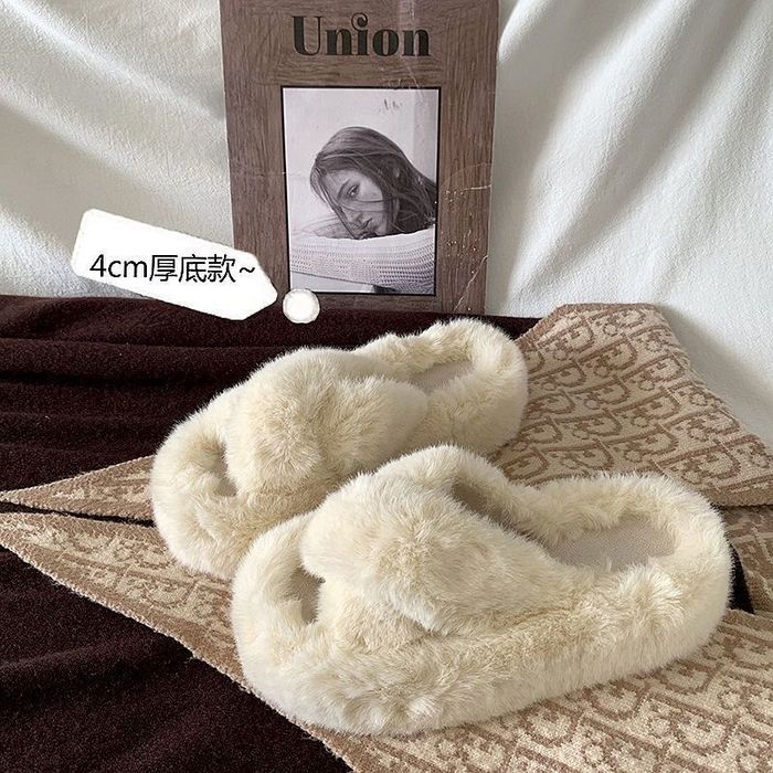 Обувь пушистая….