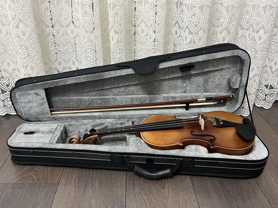 Vioară Eastar 4/4 – impreuna cu pachet – 1.100Lei