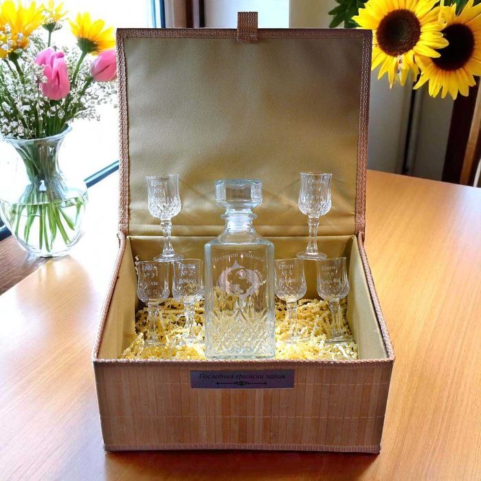 Гравиран сет от Гарафа,Шест чаши за ракия,Подаръчна бамбукова кутия