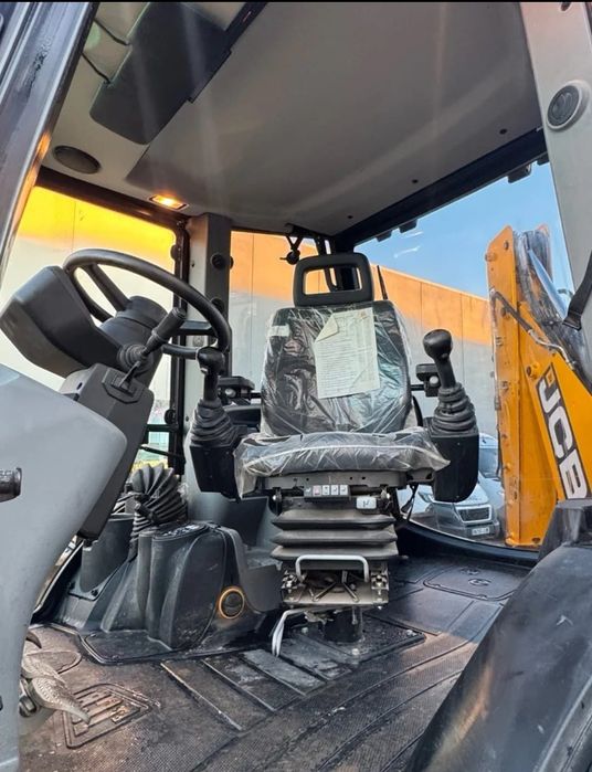 Inchirizez buldoexcator jcb 3cx  4cx
