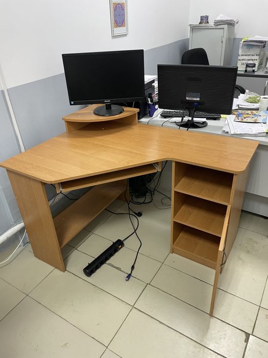 Продам компьютерный стол