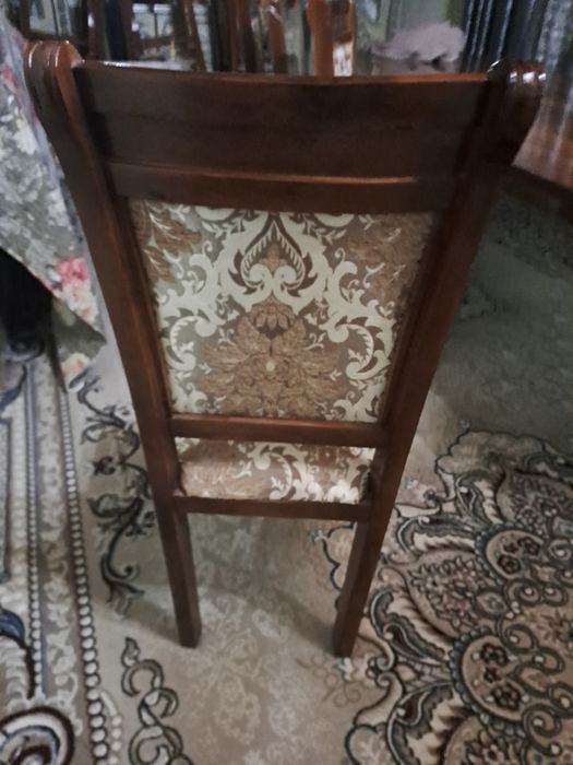 Sto‘l ustul 12 tali