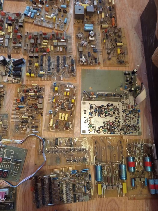 Стара ретро електроника за части или за рециклиране