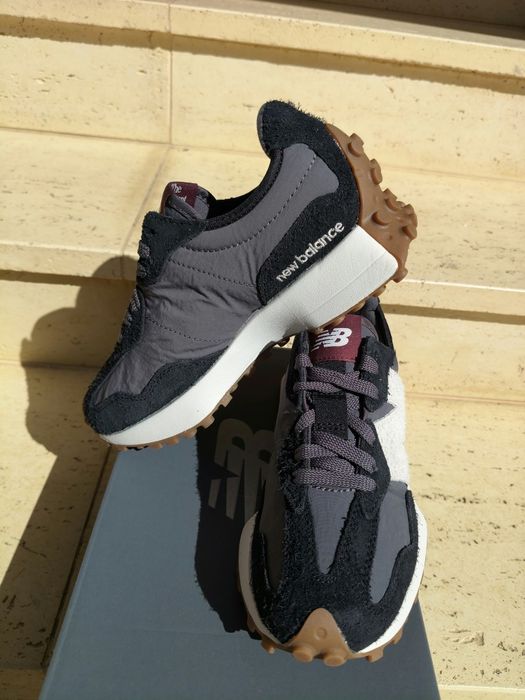 New Balance 327 sneakers culoare negru cu logo alb mărimea 37 noi originali